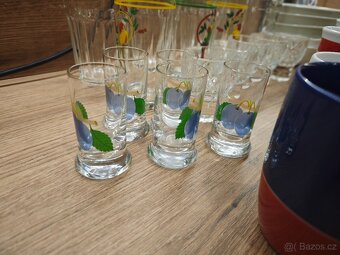 Směs sklenic, hrníčků, panákovky - 3