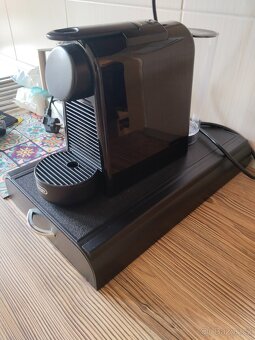 Nespresso kavovar + podstavec na kapsle - 3