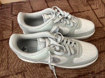 NIKE AIR FORCE 1 07' LV8 - 3
