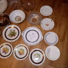 Prodám staré porcelánové a skleněné talíře a mísy. - 3