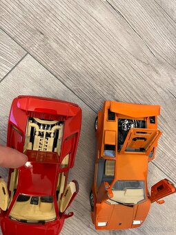 Bburago 1:24 sbírka 3x modelu aut lehce poškozené - 3