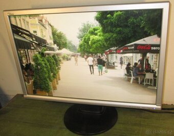LCD monitor Fujitsu Siemens 22 palců, DVI - 3