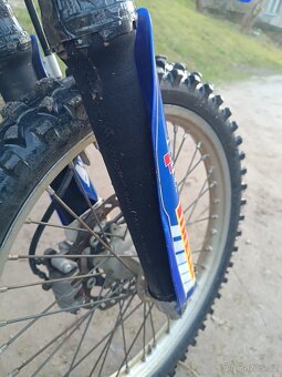 Yamaha YZ125 - 3