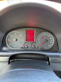 Vw  Touran 2.0tdi 103kw rok 11/2007 - 3