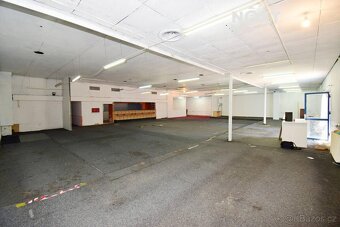 Pronájem komerční Obchodní prostory, 600㎡ - 3