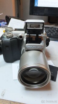 OLYMPUS  C-2100 - 3