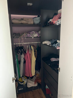 Šatní skříň se vstupem - 3