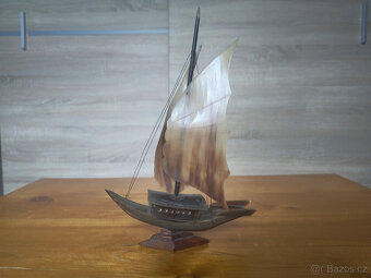 Starožitné lodě z rohoviny - 3