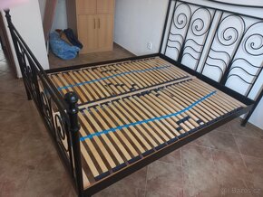 Kovová dvojlůžková postel (včetně roštů) - 3