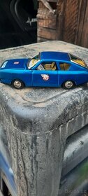 Staré plechové auto - 3