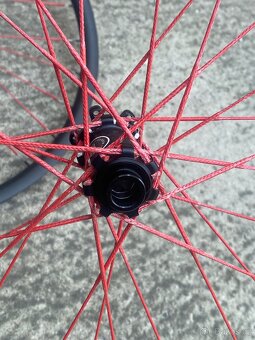 Karbonová kola 1150g, berd spokes, kotouče - 3