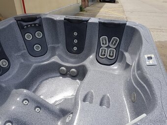 Virivka Bullfrog-Willeroy boch spa USA - 3