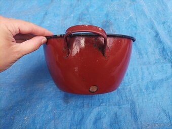 Smaltovaný červenohnědý hrnec, průměr 20 cm - 3