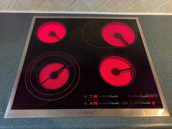 Moderní kuchyňská linka se spotřebiči - 3