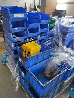 Různé plastové bedny/ krabičky - 3