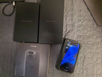 Google Pixel 9 Pro Fold 256gb + Dbrand grip Case a skin - 3