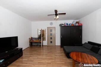 Prodej zděného bytu s garáží a balkonem, v obci Mileč - 3