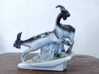 Stará soška kamzíci - 3