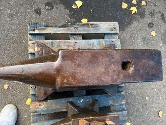 Kovářská kovadlina 150kg - 3