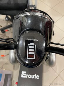 Pojízdný skútr ,černý -nové,nepoužívané. - 3