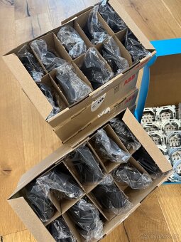 Zásuvky ABB Future Linear - mechová černá - 3