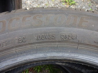 Zánovní zimní pneu Bridgestone 205/55/17 - mohu obout - 3
