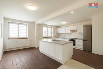Prodej rodinného domu, 1163 m², Zalužany - 3