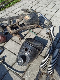 Jawa 23 Mustang mix věcí - 3