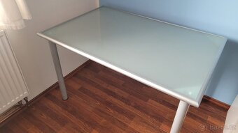 Skleněný stůl Ikea - 3