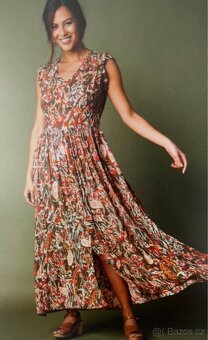 Dlouhé letní šaty s výstřihem do V - 3