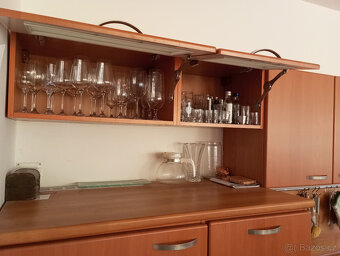 Prodám kvalitní kuchyň Koryna – kompletní sestava se spotřeb - 3