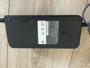Nabíječka / zdroj Sony AC-V16A pro staré video baterie, kame - 3
