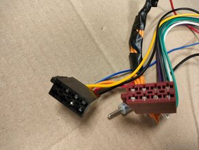 Redukce + zesilovač antény autorádia VW - 3