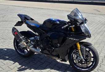 Yamaha R1M - 3