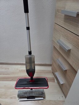 Mop s rozprašovačem a nádstavcem na umývání oken Brno - 3