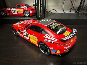 Mercedes-Benz AMG GT R 1:18 Minichamps - 3