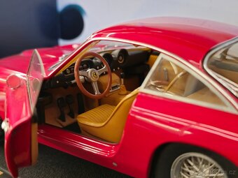 Ferrari 250 GT 1:18 HotWheels ELITE - 3