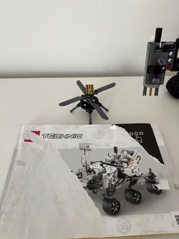 lego technic 42158 NASA Mars Rover Perseverance - 3