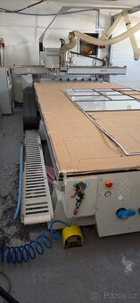 velkoplošný CNC frézovací a řezací router - 3
