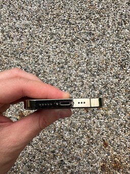 iPhone 13 pro - baterie 100% - 3