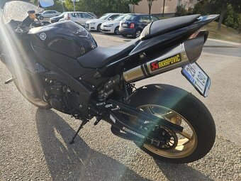 Yamaha R1 2010 - 3