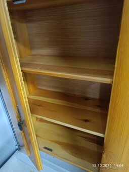 Prodám DŘEVĚNOU SKŘÍŇKU-KOMODU s ozdobným kováním - 3