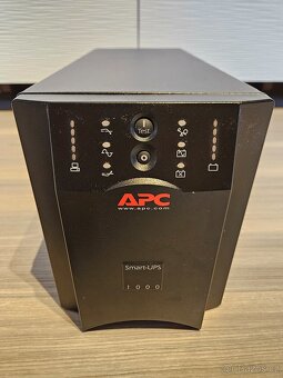 Záložní zdroj APC Smart-UPS 1000 - 3