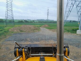 Strojník kolových a pásových rypadla JCB - 3