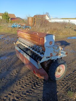 Secí stroj na přísev trav SE2-024 - 3