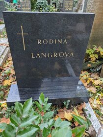 Olšanské hřb-centrální část,urnový hrob RODINA LANGROVA - 3