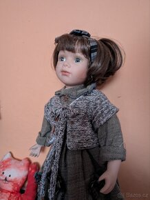 Porcelánové panenky a proutěný kočárek - 3