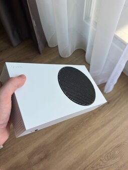 Xbox series S, 2 ovladace. - 3