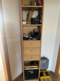 Skříně, botníky, i psací stůl - 3