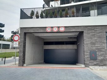 Pronájem garážového stání Praha 5 - 3